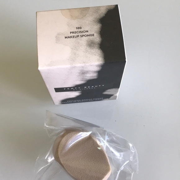 Fenty Beauty precision makeup sponge - Picture 2 of 4